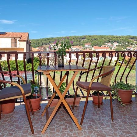 Apartments Draganic Jelsa  Exterior foto