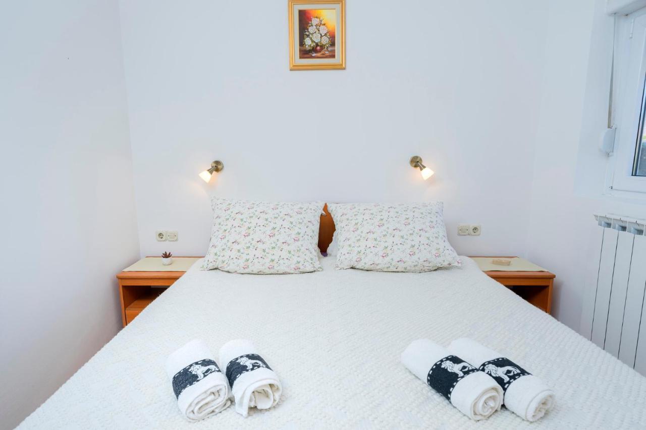 Apartments Draganic Jelsa  Exterior foto